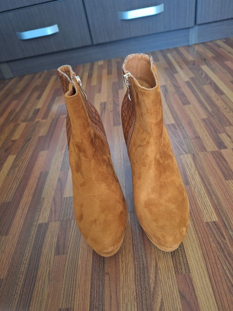 Botine cu toc si platforma