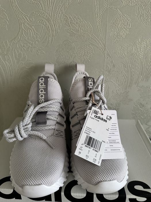 Кроссовки adidas новые