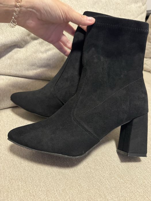 Нови Велурени боти номер 39