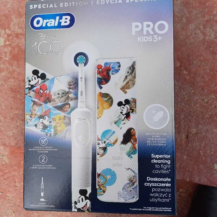 Periuta Electrica Oral B (special edition disney) cu husa
