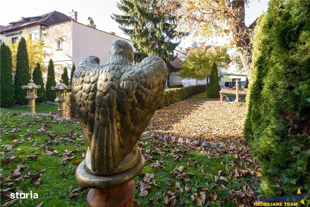 Nivel in vila, curte deosebita, priveliste, Central, Brasov