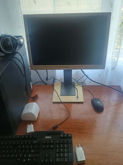 PC full ,cu toate accesoriile la el!