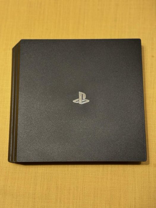 PlayStation 4 Pro 1TB с 10 Игри Пакет