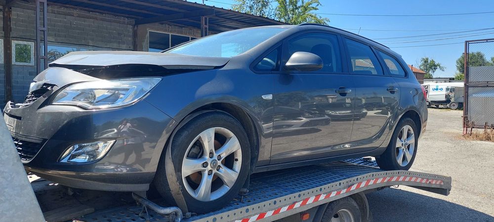 Opel Astra 1,7 CTDI, Опел Астра J на части!
Април 2010, Комби