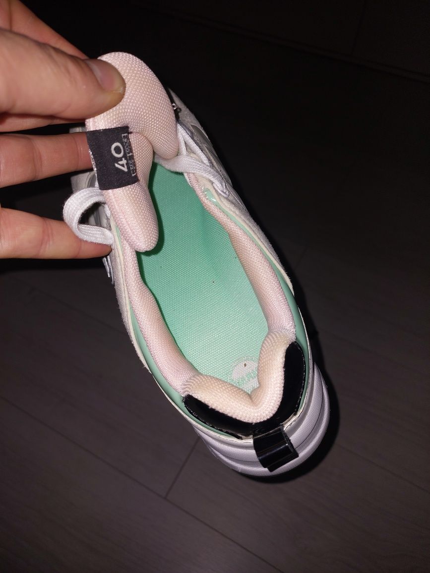 Adidasi colmar 39