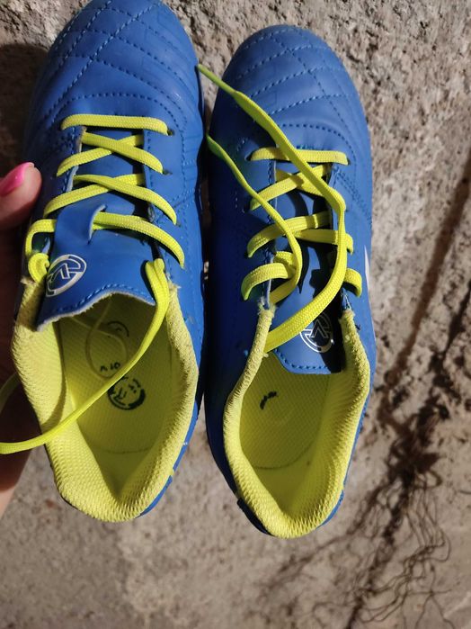 Бутонки за футбол