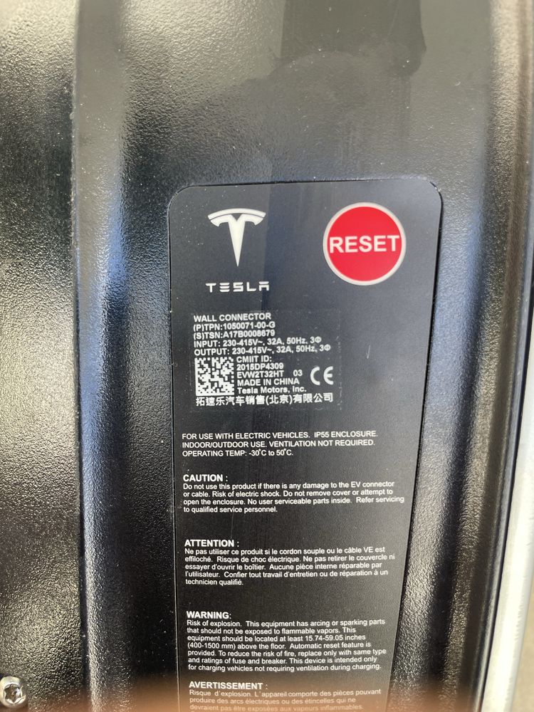Тесла зарядна станция , Tesla wall box зарядно за електрически коли