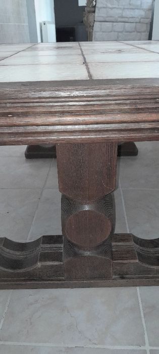 Măsuță  din lemn masiv sculptată