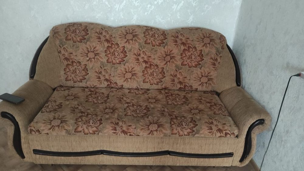 Продам диван с креслами
