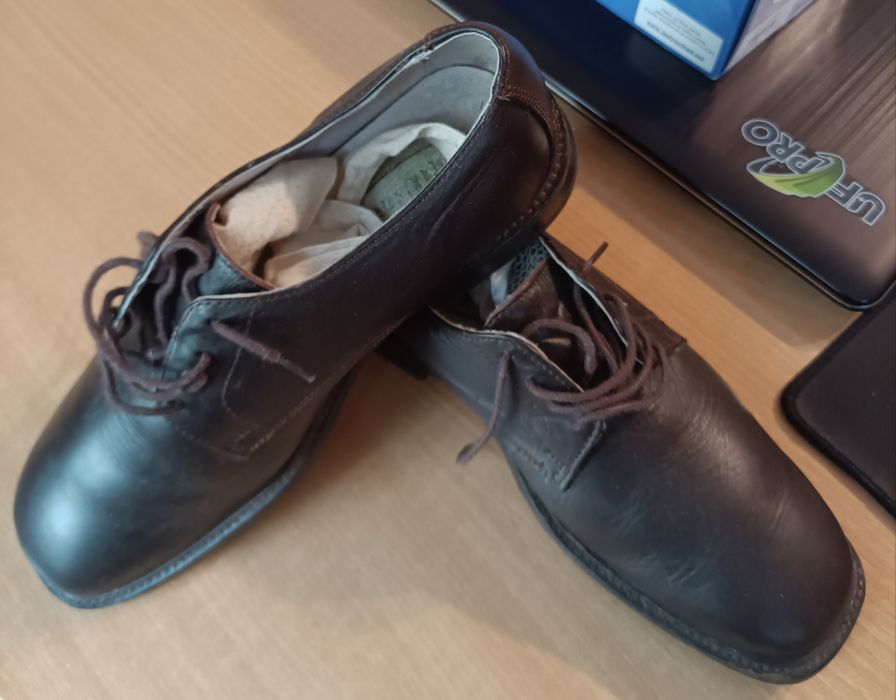 Pantofi militari, nu sunt noi.