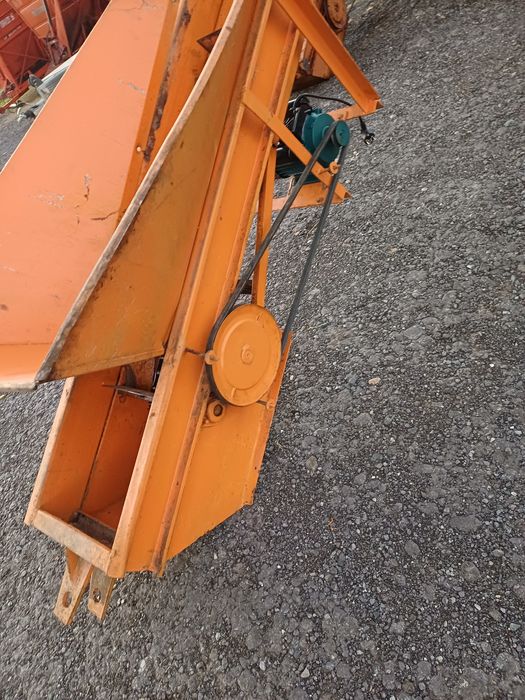 Banda transportoare porumb lungime 8 m  motor 220 v