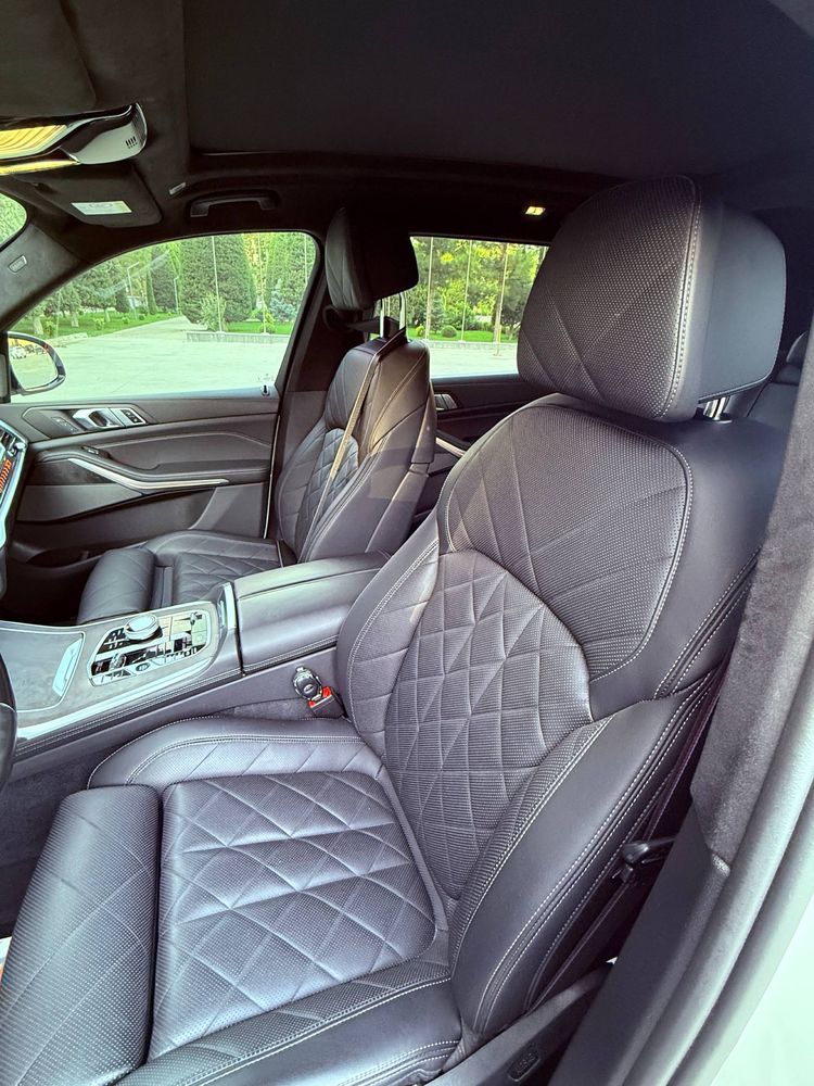 BMW X7 xdrive 40i 2024 год