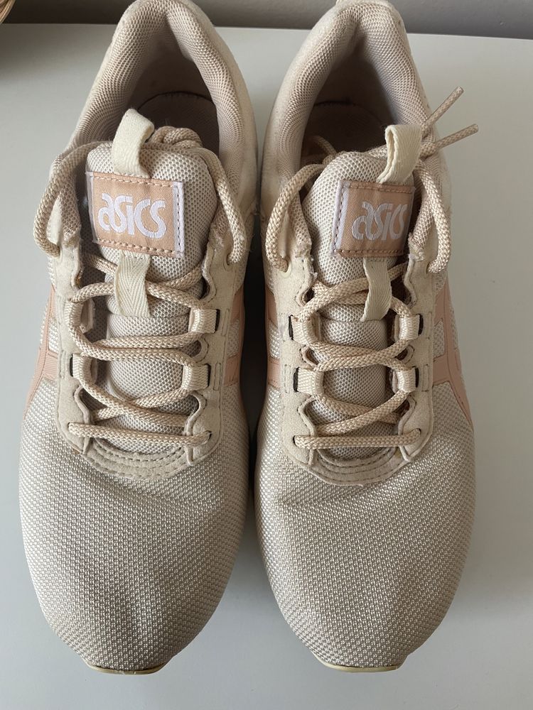 ASICS маратонки като нови