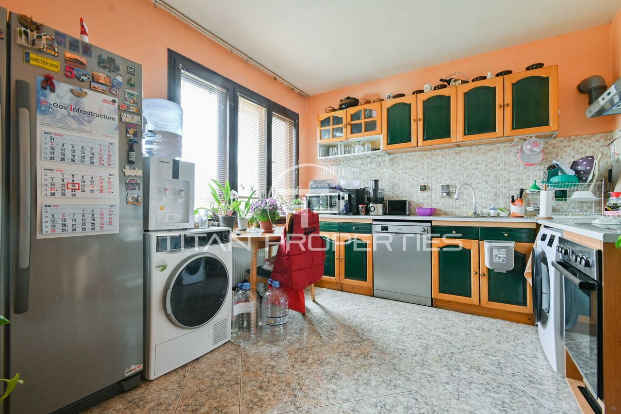 Продава се Къща в Костинброд - 314 кв.м за 1641 €/кв.м - Снимка #1