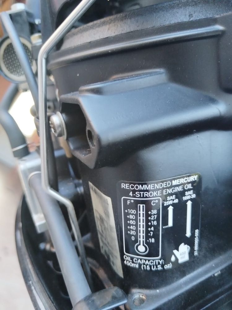 Motor de barca Mercury cu cizmă lungă
