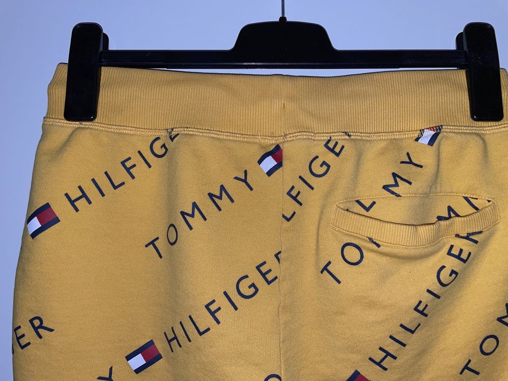 Pantaloni Tommy Hilfiger marimea 176 cm merge S