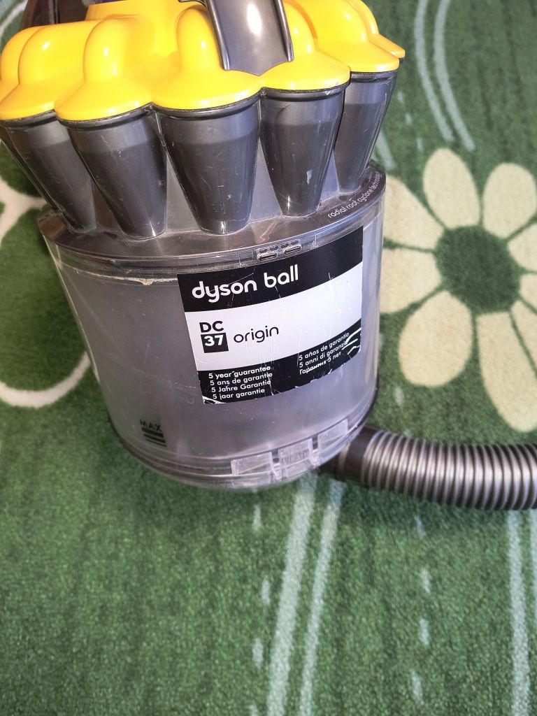 Dyson DC37 прахосмукачка