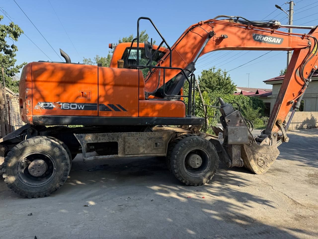 Экскаватор  Doosan DX160W  продается