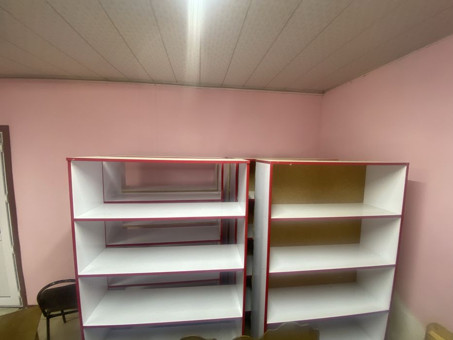 Полки для магазин почти новый