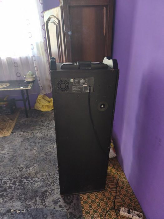 Vând boxa Akai folosita