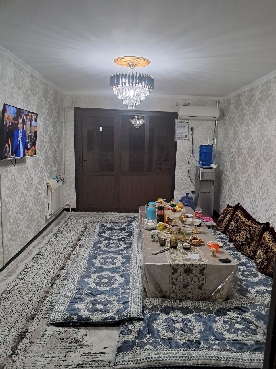 Uy sotiladi radugada karzinkani orqa tarafida 2 dom  3 xonali 3 etajda