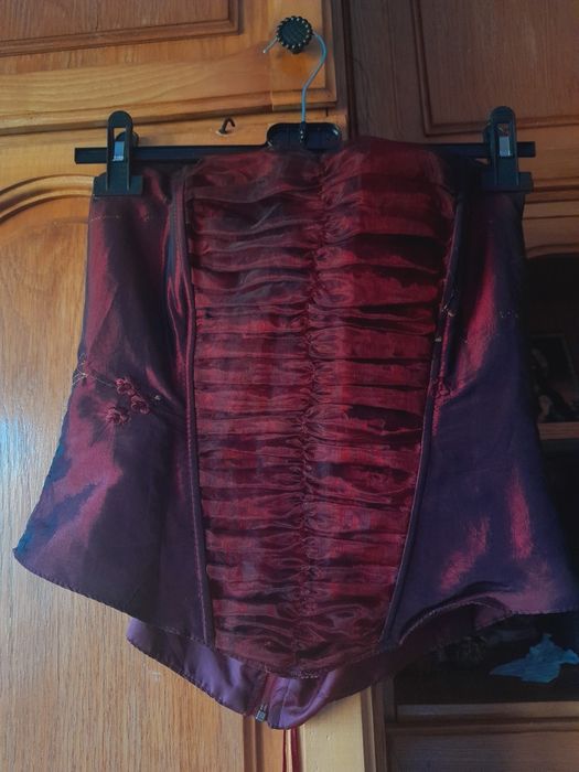 Vând set corset+fustă