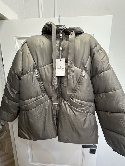 Зимняя куртка новая . Модная удобная