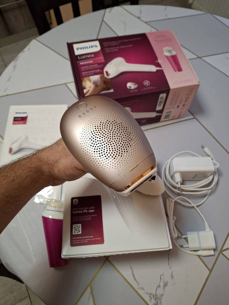 Фотоепилатор Philips Lumea BRI924/00