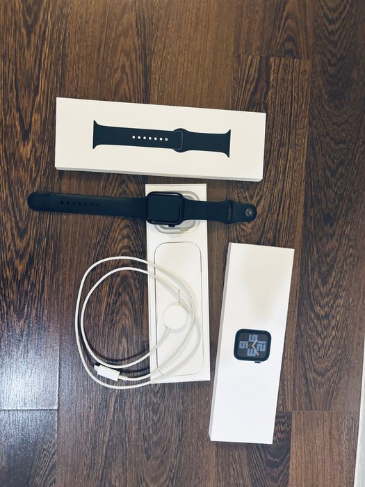 Apple Watch se2 размер 44 мм черные в хорошем состоянии