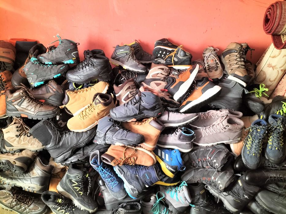 Vând bocanci de bărbați