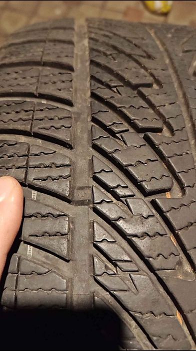 Cauciuc Goodyear ultragrip iarna 245/40/R1897v