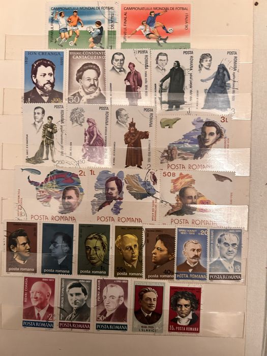 Vand timbre filatelice 2 clasoare vechi de 40 de ani