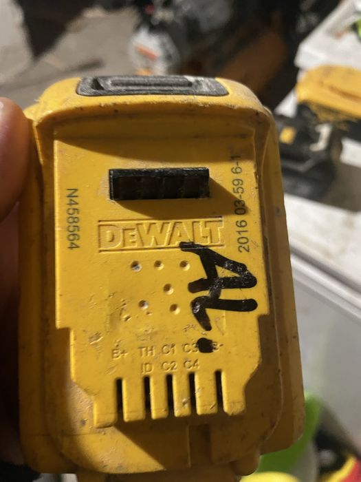 Acumulatori si filetanta dewalt defecte