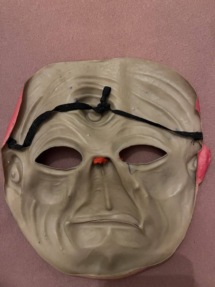 Гумена маска за Хелоуин