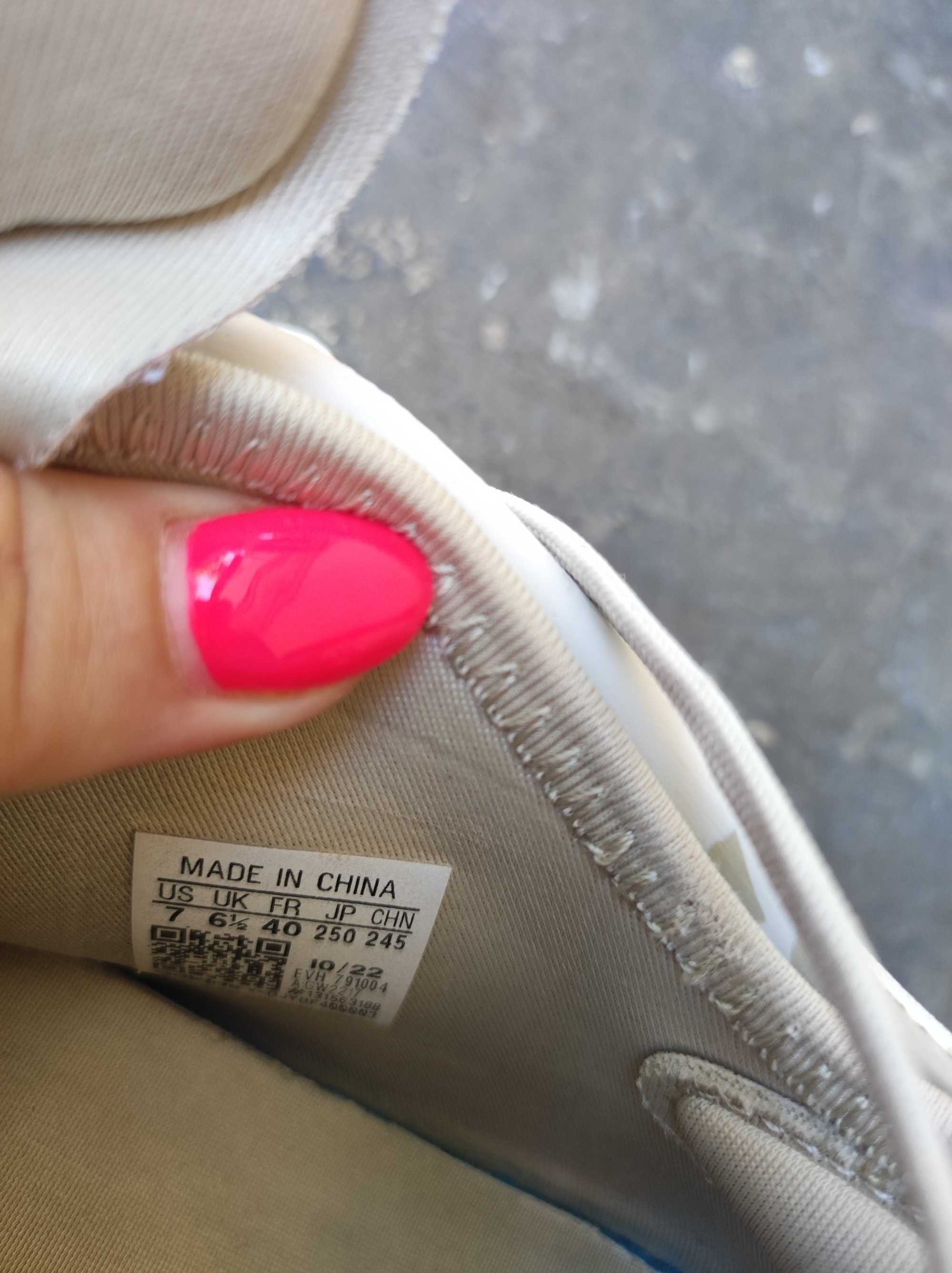 Маратонки Adidas, 40 номер