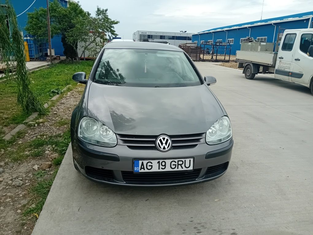 Vand Golf 5  sau schimb cu Dacia