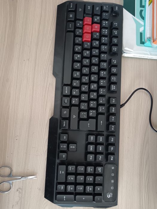 Продам клавиатуру