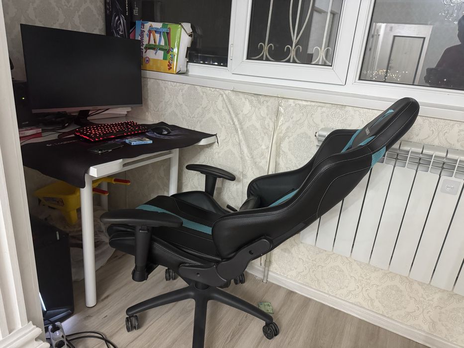 Продаю компьютерный стол с креслом