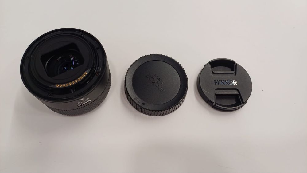 Obiectiv Nikon Z 40mm f2 full frame , folosit foarte puțin.