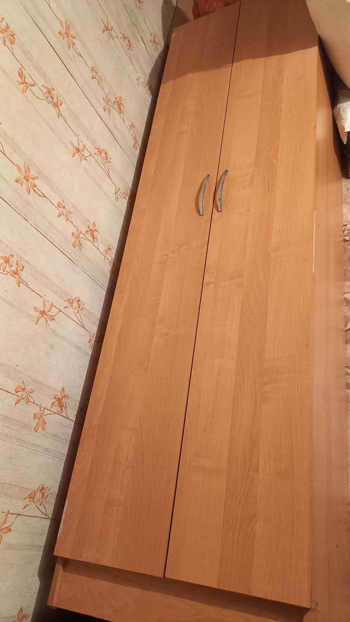 Продаётся шкаф находится в районе первого Алматы