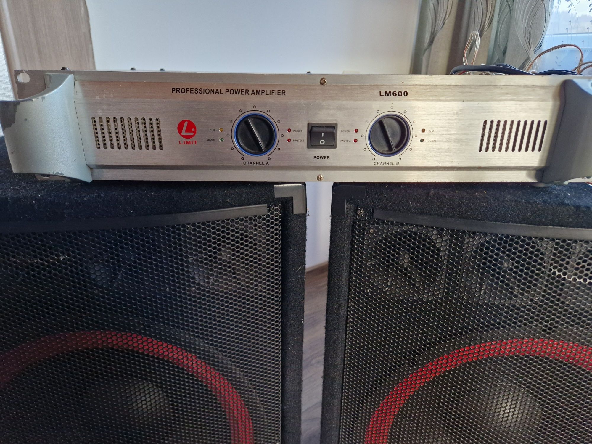 Vând Set Boxe 15" plus statie audio lm600