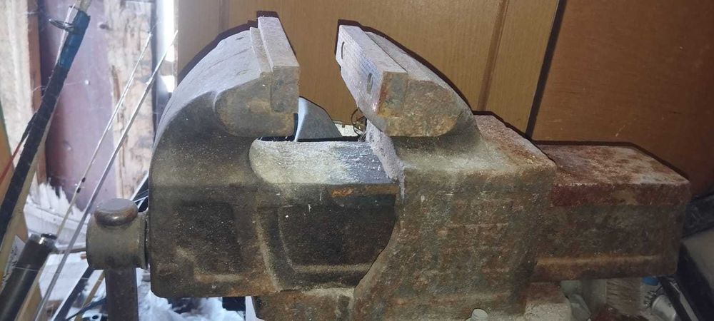 Продам тиски в хорошем состоянии