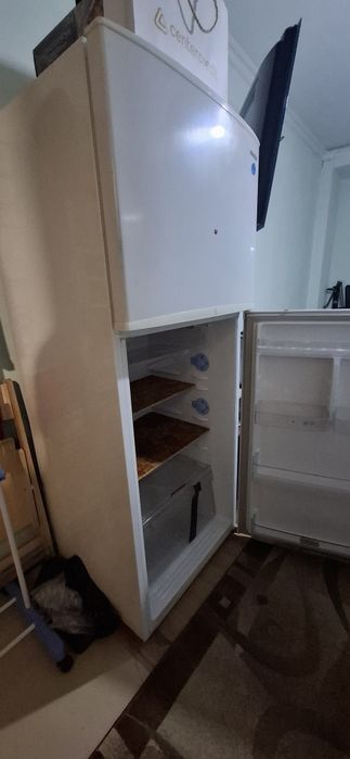 Холодильник продаётся
