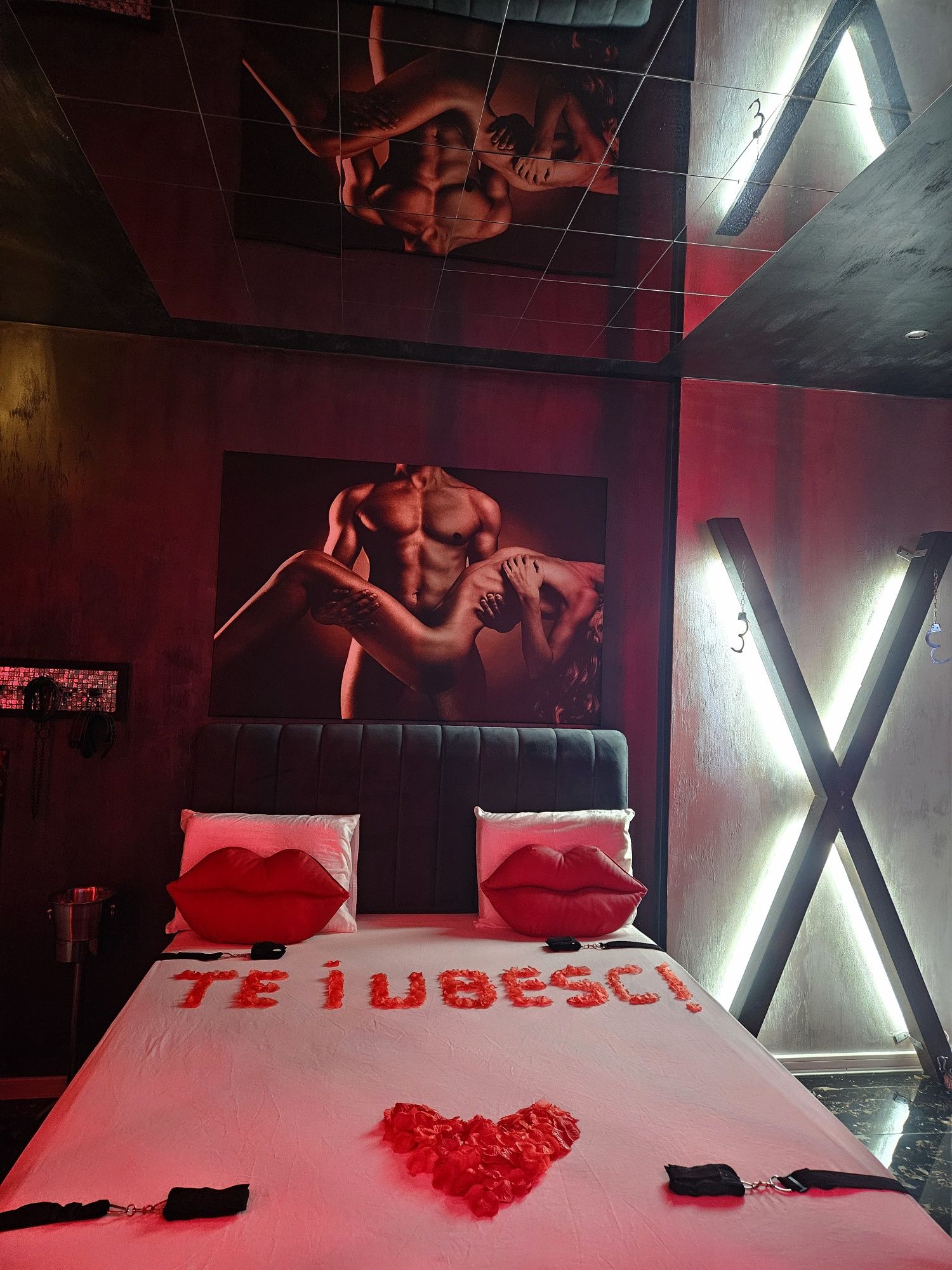 Regim hotelier - love room jacuzzi, camere BDSM