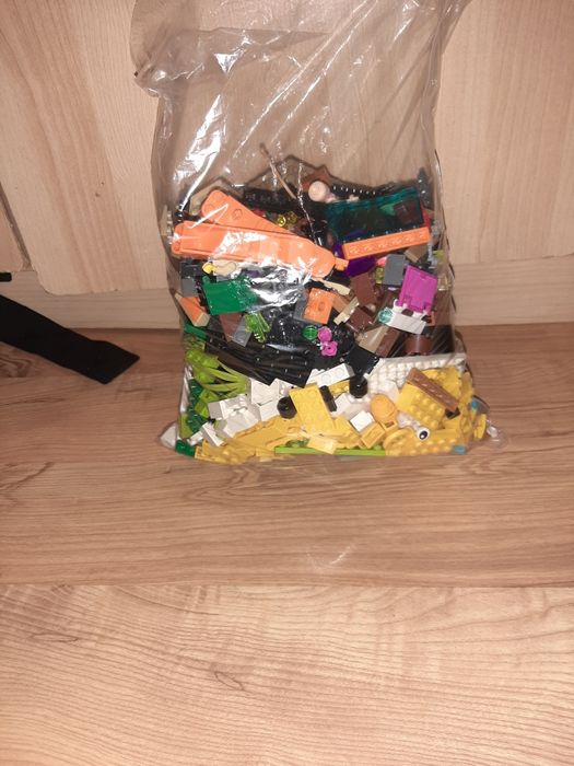 Am 2 kg de lego la 100 lei 50 lei kg