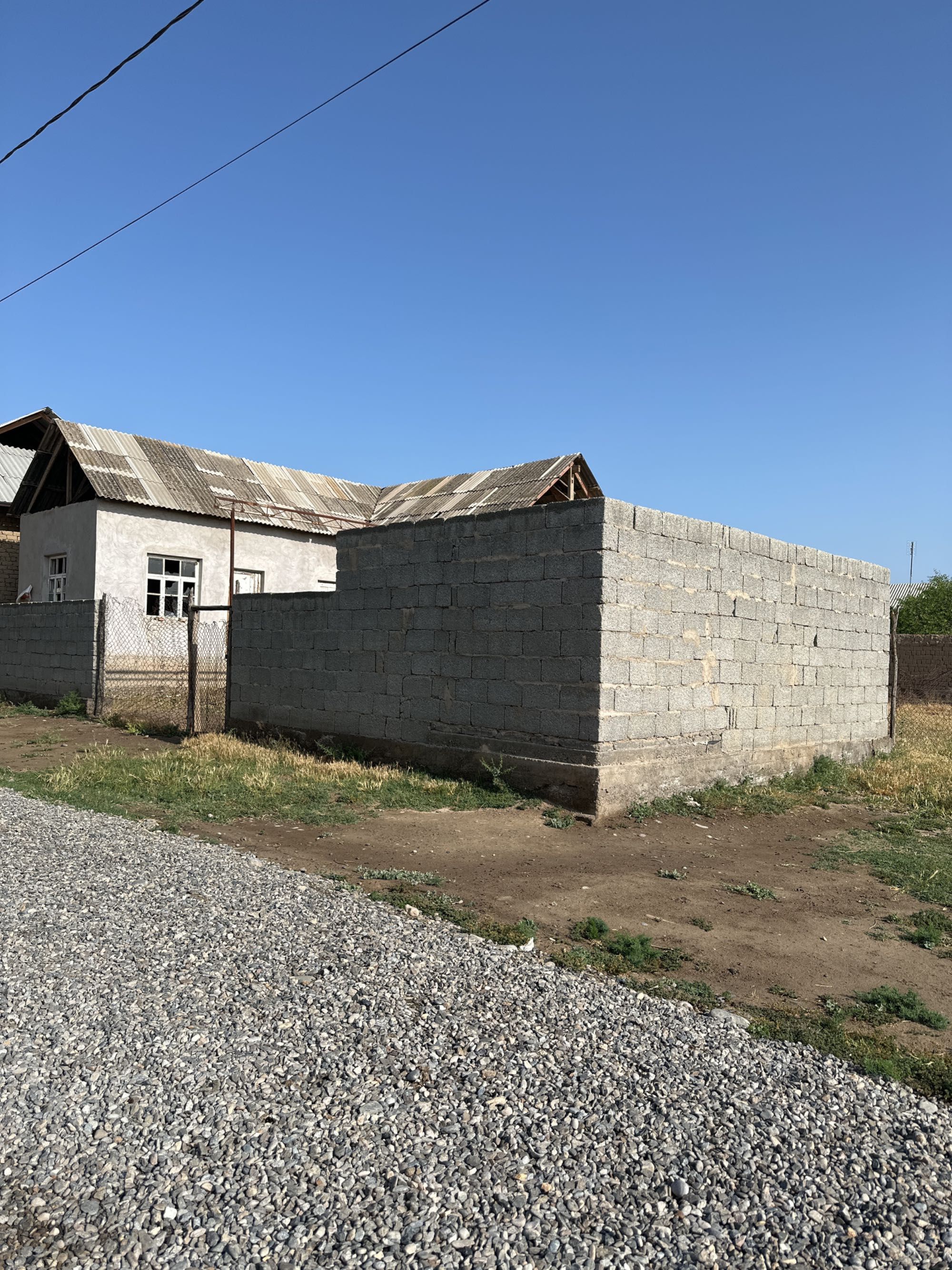 Зудлик билан уй сотилади, 6-сотох, 3 хона, баня, туалет