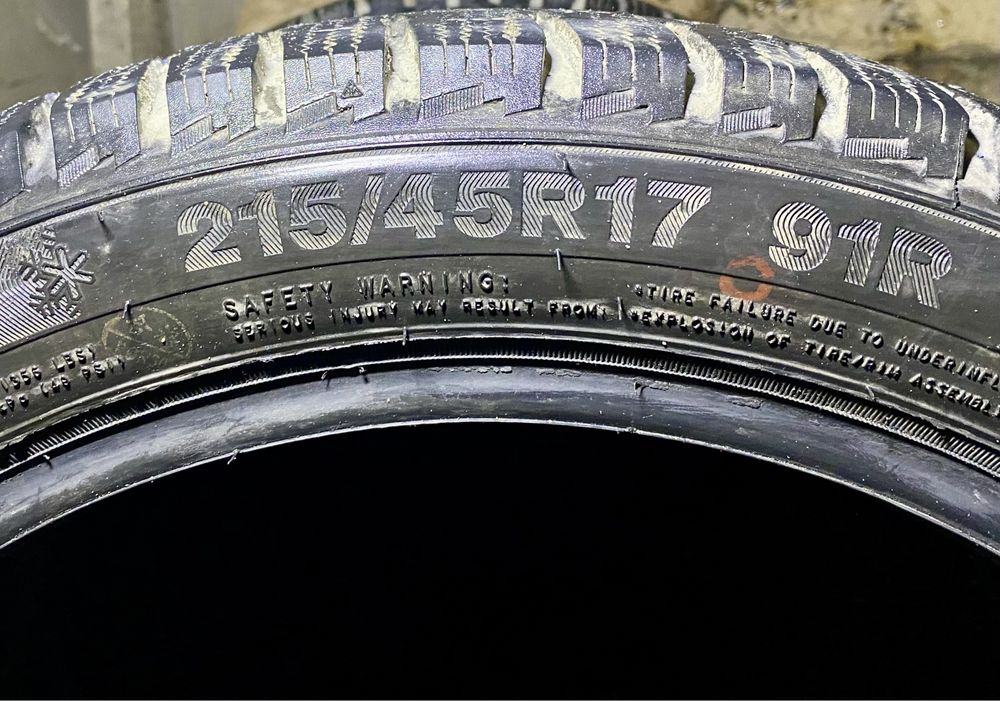 Шины зимние 215/45 R17 в идеальном состоянии