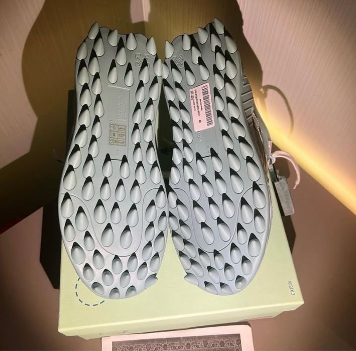 Adidasi off white odsy 1000