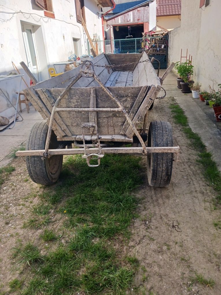 Vand căruță pentru tractor