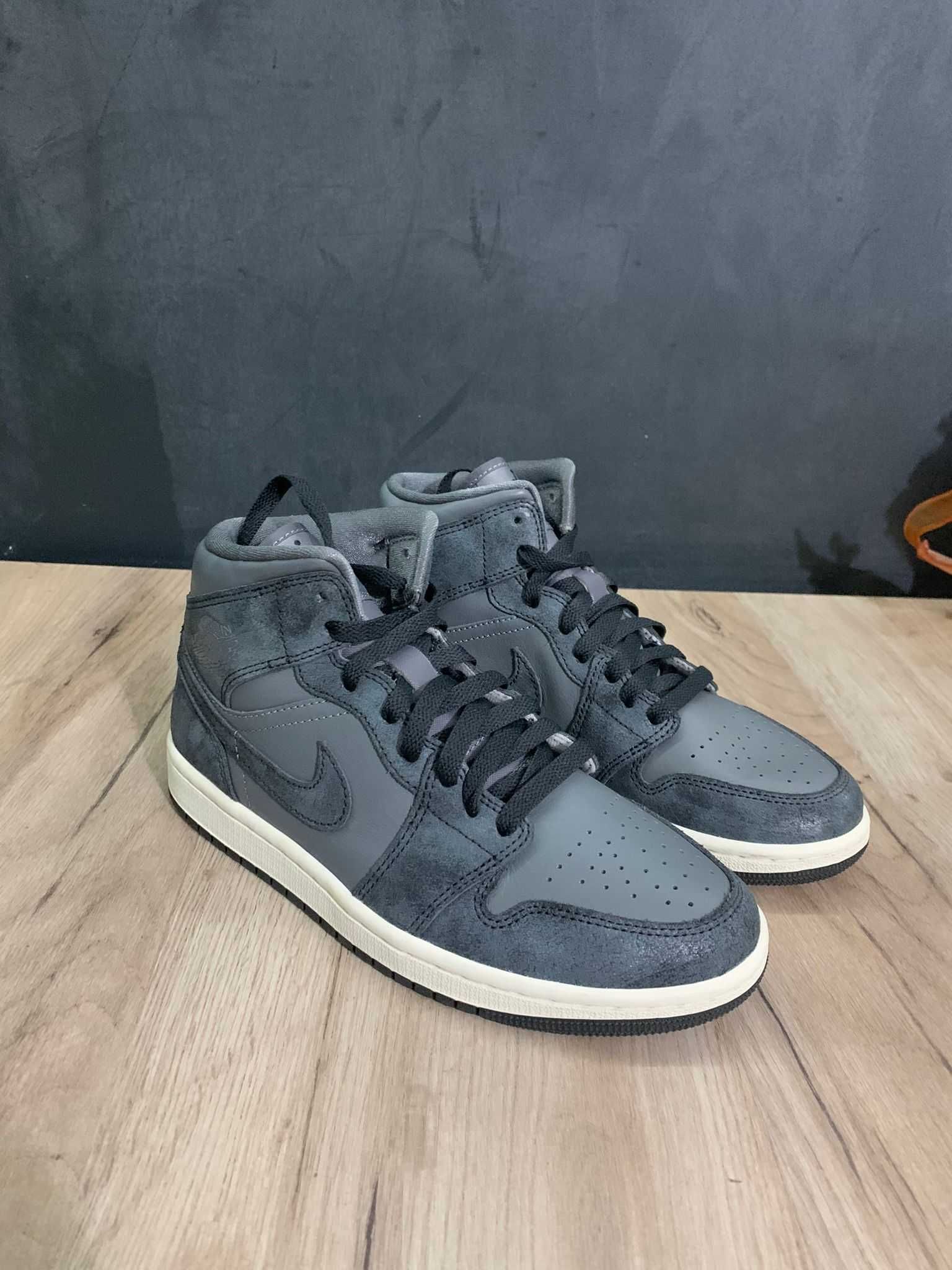 Nike air jordan 1 mid SE Smoke Grey